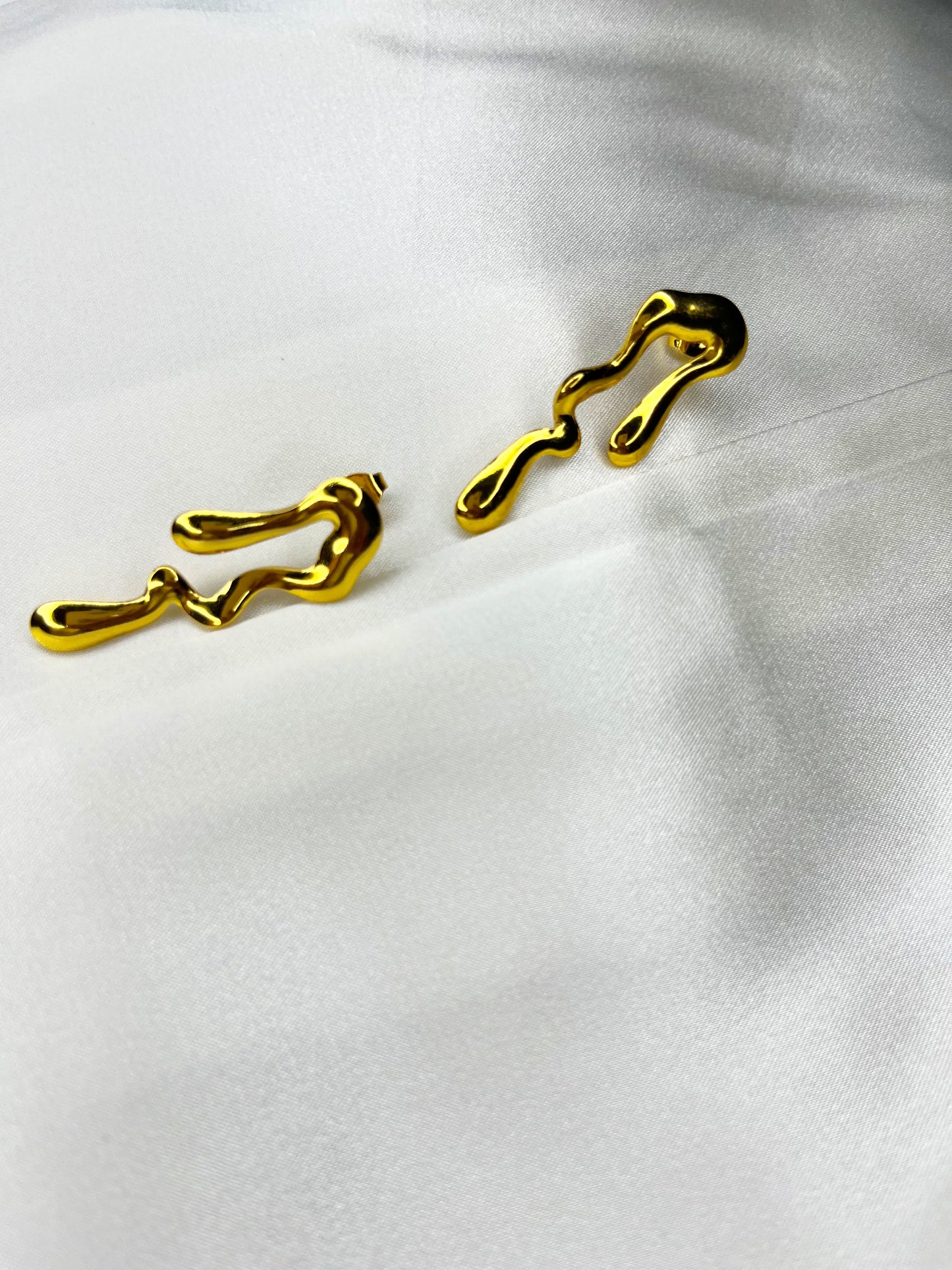 Anti Tarnish 18k Golden Oval Earrings